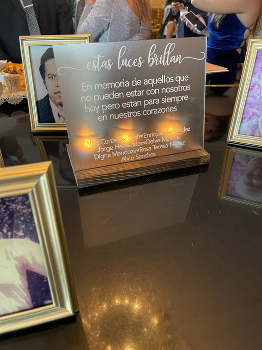 Wedding memorial sign, Estas luces brillan, These candles burn sign