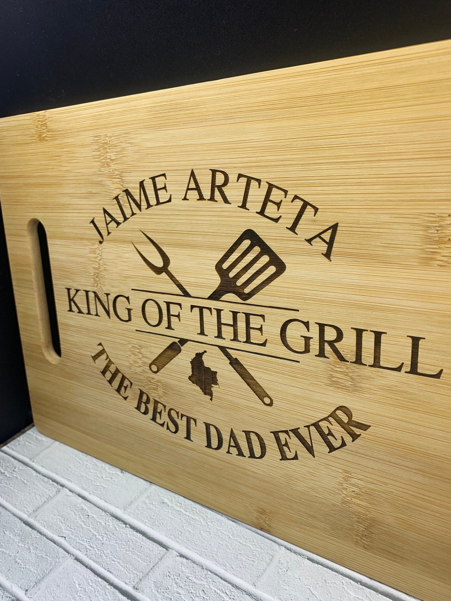 Personalized cutting board ⎮ engraved cutting board ⎮ Personalized gifts ⎮ Gifts for dad ⎮ King of the Grill ⎮ Grilling gifts