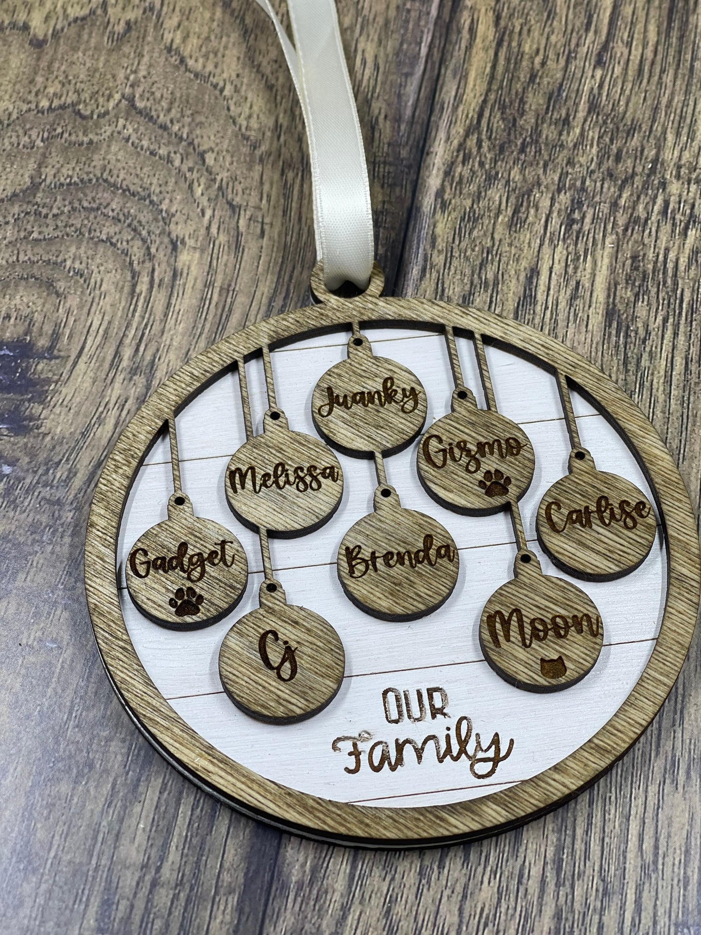 Personalized Family and Pet Ornament | Christmas Ornament | Family Ornament | Christmas gift